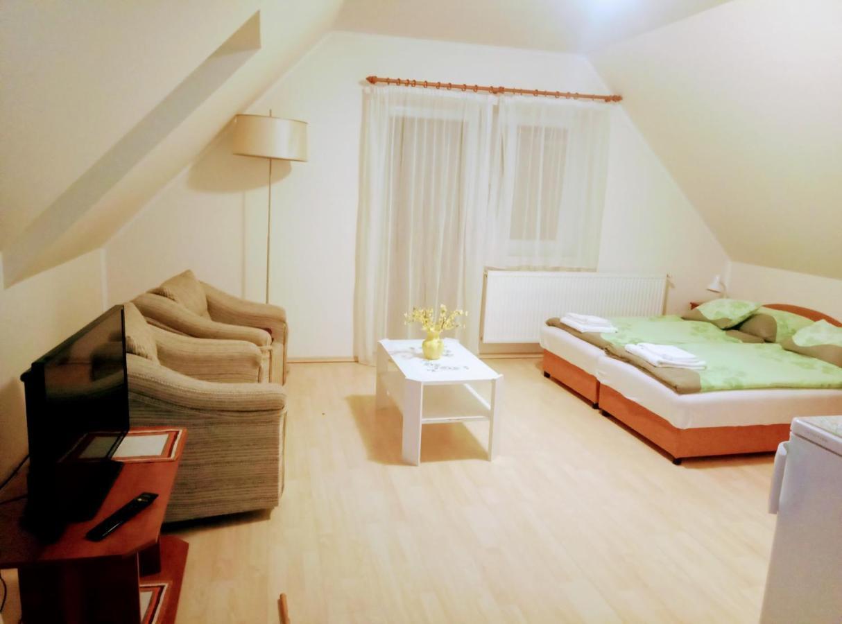 Haus Ferencz Boetoes Villa Хевиз Экстерьер фото